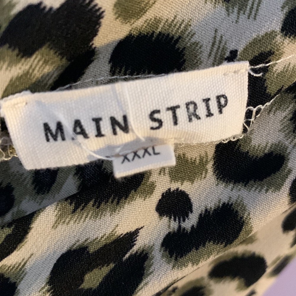 Main Strip Button Front Leopard Print Tank - Picture 4 of 6